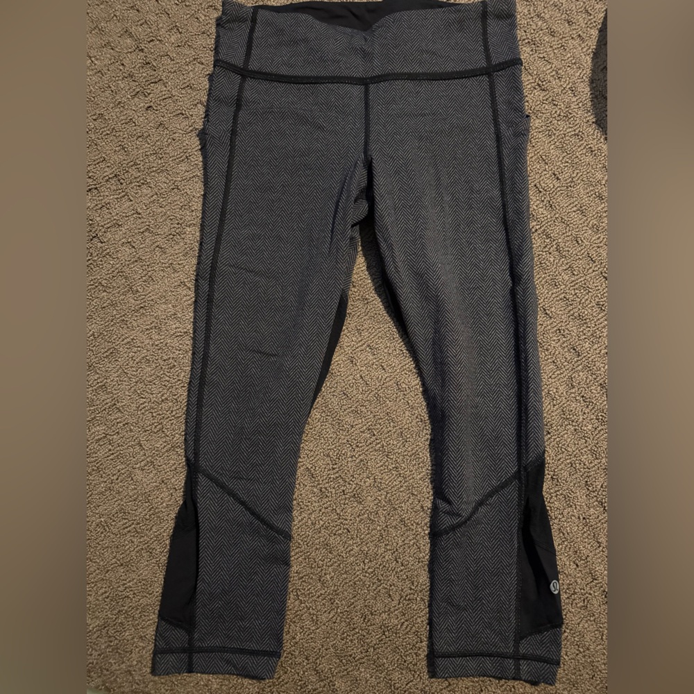 Lululemon Athletica Black and Gray Capris
